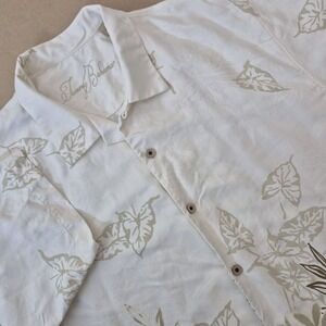 Tommy Bahama Silk‎ Hawaiian Shirt Mens Medium Jacquard Floral Beige